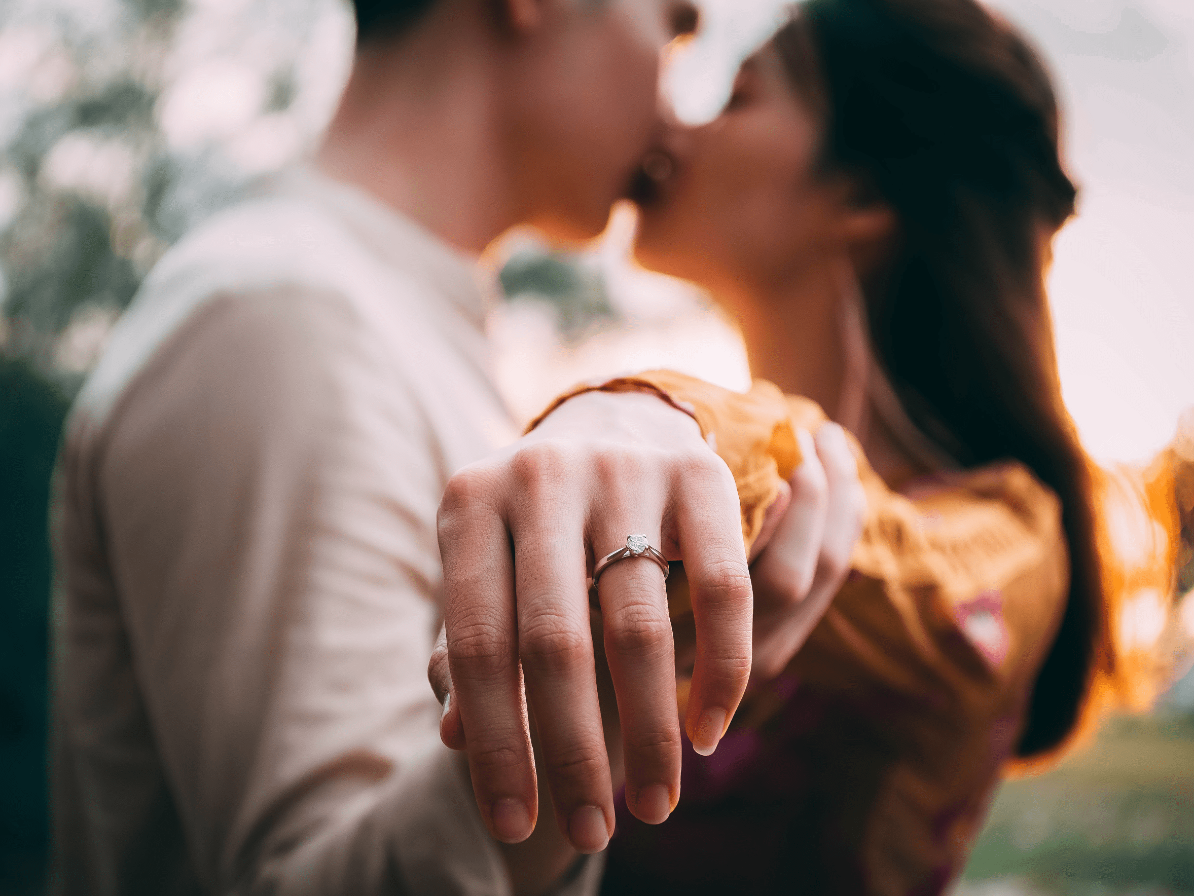 wedding ring kiss